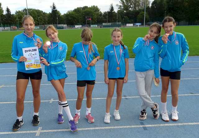 [FOTO] Rywalizowali w Sztafetowych Biegach Przełajowych klas 5-8