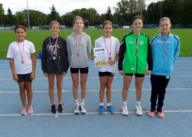 [FOTO] Rywalizowali w Sztafetowych Biegach Przełajowych klas 5-8