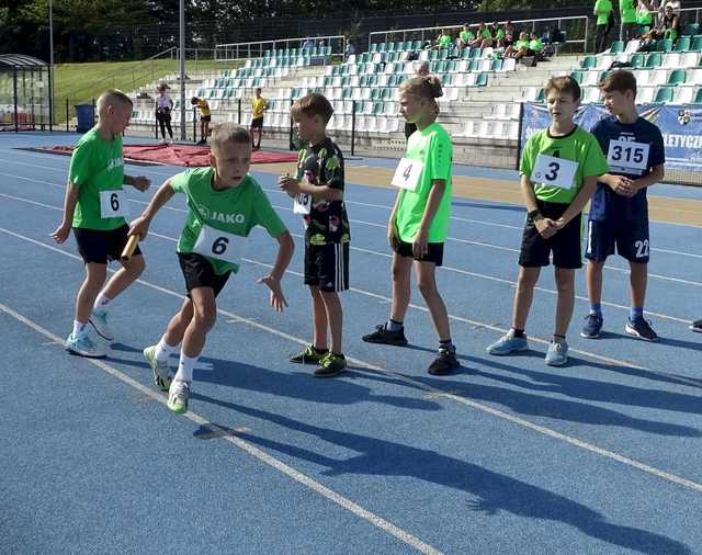 [FOTO] Rywalizowali w Sztafetowych Biegach Przełajowych klas 5-8