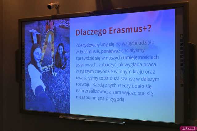 [FOTO] Uczniowie Ekonomika opowiedzieli o swoich doświadczeniach na programie Erasmus+. Wręczono podziękowania oraz upominki