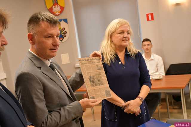 [FOTO] Uczniowie Ekonomika opowiedzieli o swoich doświadczeniach na programie Erasmus+. Wręczono podziękowania oraz upominki