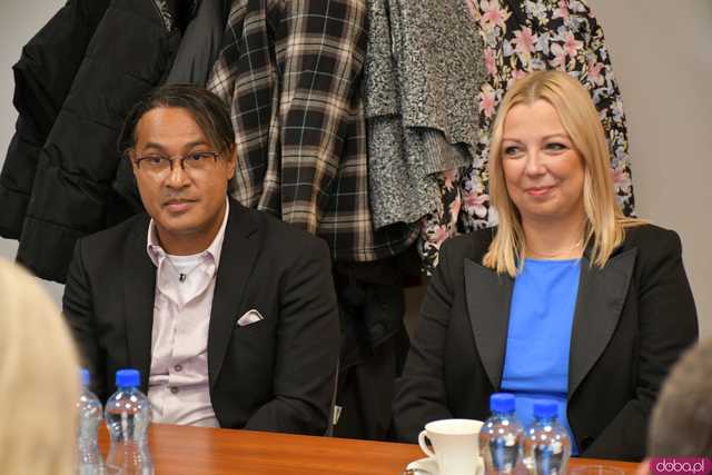 [FOTO] Uczniowie Ekonomika opowiedzieli o swoich doświadczeniach na programie Erasmus+. Wręczono podziękowania oraz upominki