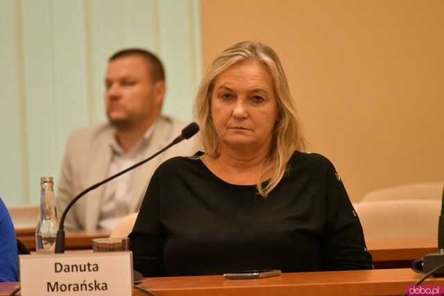 [FOTO] Omawiają działania służb podczas powodzi. Trwa nadzwyczajna Sesja Rady Miejskiej