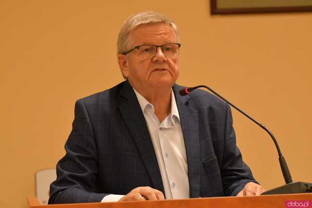 [FOTO] Omawiają działania służb podczas powodzi. Trwa nadzwyczajna Sesja Rady Miejskiej