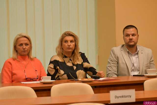 [FOTO] Omawiają działania służb podczas powodzi. Trwa nadzwyczajna Sesja Rady Miejskiej