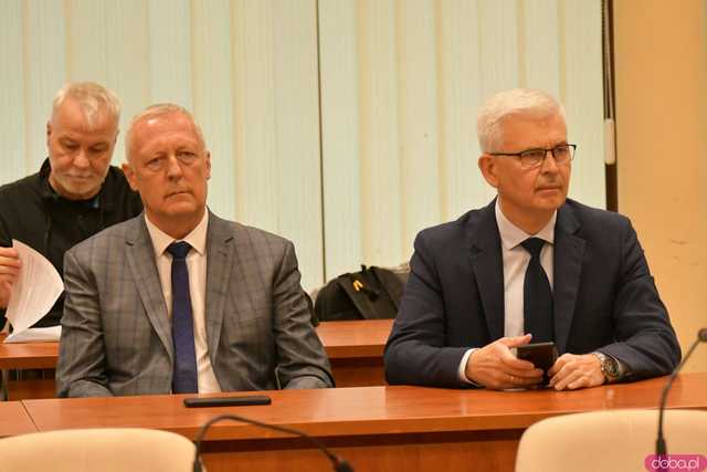 [FOTO] Omawiają działania służb podczas powodzi. Trwa nadzwyczajna Sesja Rady Miejskiej