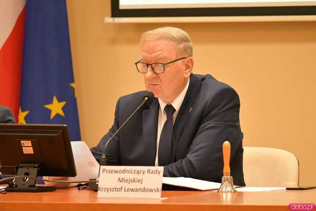 [FOTO] Omawiają działania służb podczas powodzi. Trwa nadzwyczajna Sesja Rady Miejskiej