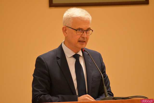 [FOTO] Omawiają działania służb podczas powodzi. Trwa nadzwyczajna Sesja Rady Miejskiej