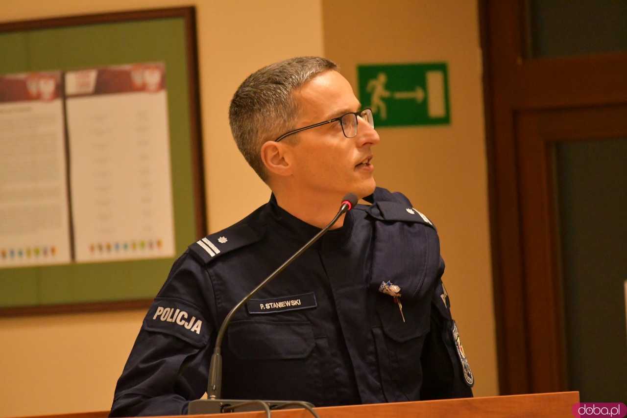 [FOTO] Omawiają działania służb podczas powodzi. Trwa nadzwyczajna Sesja Rady Miejskiej