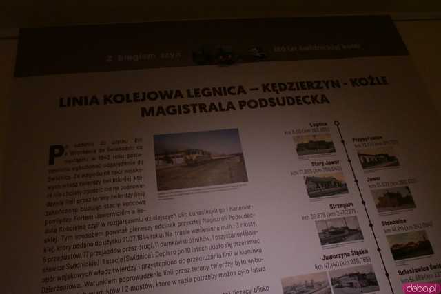 [FOTO] 180 lat kolei w Świdnicy. Wystawę z historycznymi rozkładami jazdy, eksponatami i zdjęciami można oglądać do 24 listopada
