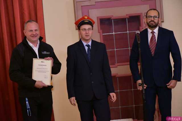 [FOTO] 180 lat kolei w Świdnicy. Wystawę z historycznymi rozkładami jazdy, eksponatami i zdjęciami można oglądać do 24 listopada