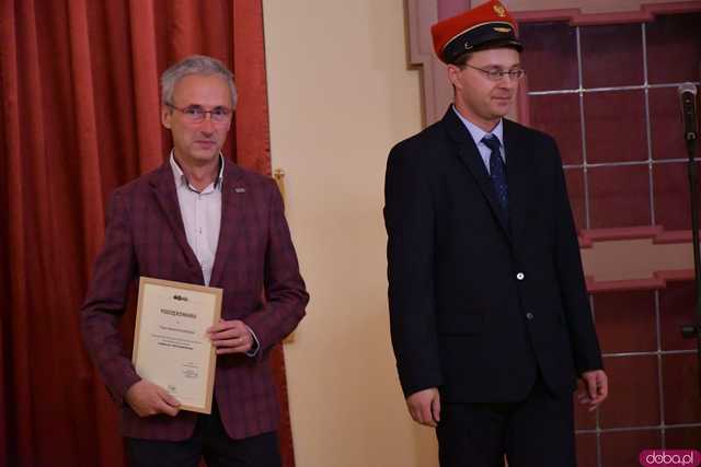 [FOTO] 180 lat kolei w Świdnicy. Wystawę z historycznymi rozkładami jazdy, eksponatami i zdjęciami można oglądać do 24 listopada
