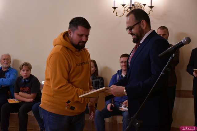 [FOTO] 180 lat kolei w Świdnicy. Wystawę z historycznymi rozkładami jazdy, eksponatami i zdjęciami można oglądać do 24 listopada