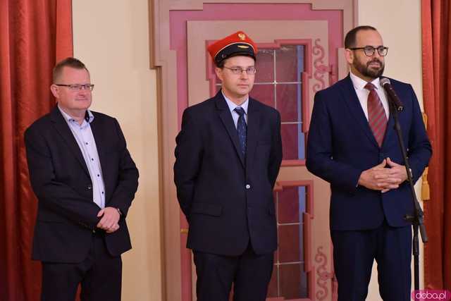 [FOTO] 180 lat kolei w Świdnicy. Wystawę z historycznymi rozkładami jazdy, eksponatami i zdjęciami można oglądać do 24 listopada