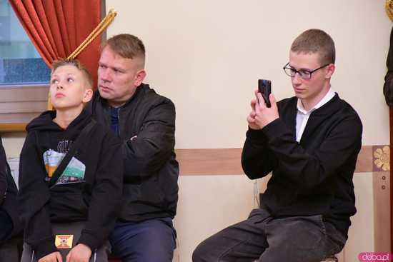 [FOTO] 180 lat kolei w Świdnicy. Wystawę z historycznymi rozkładami jazdy, eksponatami i zdjęciami można oglądać do 24 listopada