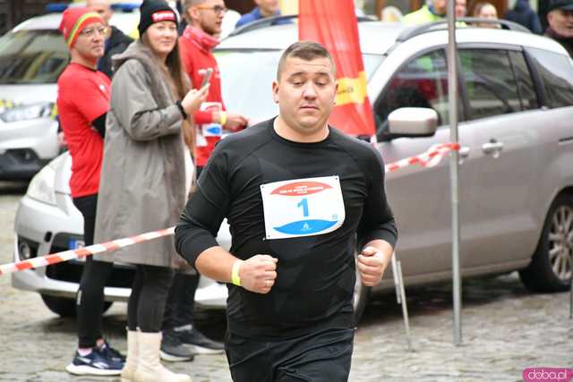 [WIDEO/FOTO/WYNIKI] Pokonali 222 schody i wbiegli na Wieżę Ratuszową. Za nami XI edycja unikalnego biegu