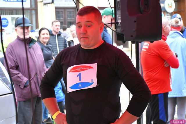 [WIDEO/FOTO/WYNIKI] Pokonali 222 schody i wbiegli na Wieżę Ratuszową. Za nami XI edycja unikalnego biegu