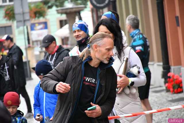 [WIDEO/FOTO/WYNIKI] Pokonali 222 schody i wbiegli na Wieżę Ratuszową. Za nami XI edycja unikalnego biegu