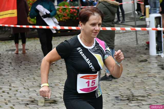 [WIDEO/FOTO/WYNIKI] Pokonali 222 schody i wbiegli na Wieżę Ratuszową. Za nami XI edycja unikalnego biegu