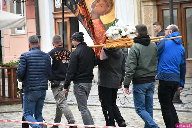 [WIDEO/FOTO/WYNIKI] Pokonali 222 schody i wbiegli na Wieżę Ratuszową. Za nami XI edycja unikalnego biegu