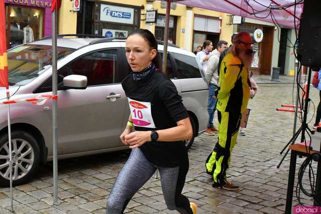 [WIDEO/FOTO/WYNIKI] Pokonali 222 schody i wbiegli na Wieżę Ratuszową. Za nami XI edycja unikalnego biegu