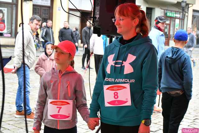 [WIDEO/FOTO/WYNIKI] Pokonali 222 schody i wbiegli na Wieżę Ratuszową. Za nami XI edycja unikalnego biegu