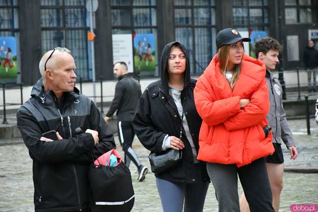 [WIDEO/FOTO/WYNIKI] Pokonali 222 schody i wbiegli na Wieżę Ratuszową. Za nami XI edycja unikalnego biegu