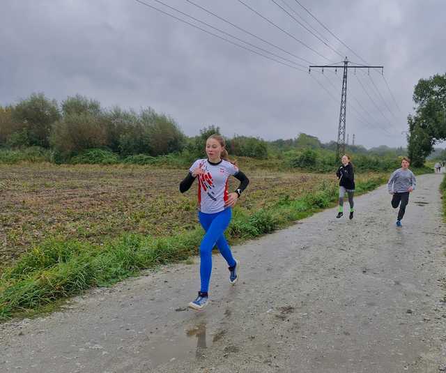 [FOTO] Wystartowali w X edycji Jaroszowskiego Marszobiegu Przełajowego