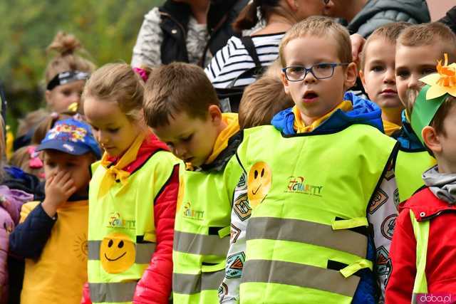 [FOTO] Zasadzili żonkile, które wiosną stworzą żółte Pola Nadziei. Wystartowała kolejna edycja akcji świdnickiego hospicjum