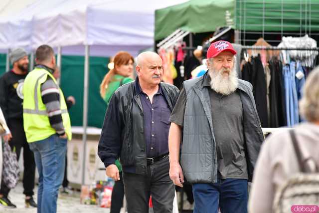 [FOTO] Wystartował Jarmark Produktów Regionalnych. Do kiedy można odwiedzić stoiska na rynku?