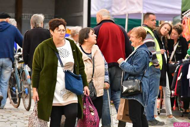 [FOTO] Wystartował Jarmark Produktów Regionalnych. Do kiedy można odwiedzić stoiska na rynku?