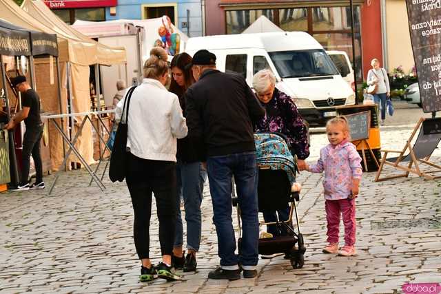 [FOTO] Wystartował Jarmark Produktów Regionalnych. Do kiedy można odwiedzić stoiska na rynku?