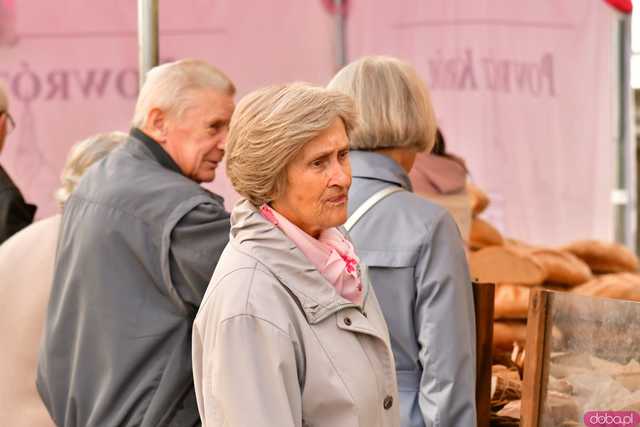 [FOTO] Wystartował Jarmark Produktów Regionalnych. Do kiedy można odwiedzić stoiska na rynku?