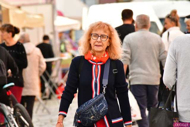 [FOTO] Wystartował Jarmark Produktów Regionalnych. Do kiedy można odwiedzić stoiska na rynku?