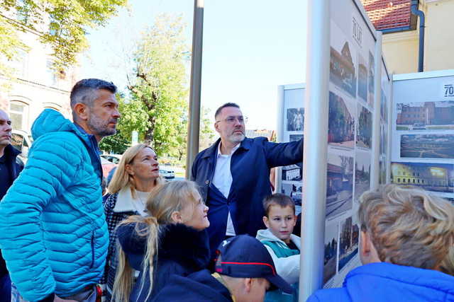 [WIDEO/FOTO] Żarów jest miastem już od 70 lat! Przed budynkiem UM odsłonięto figurkę Żarka i otwarto wystawę historyczną