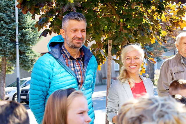 [WIDEO/FOTO] Żarów jest miastem już od 70 lat! Przed budynkiem UM odsłonięto figurkę Żarka i otwarto wystawę historyczną