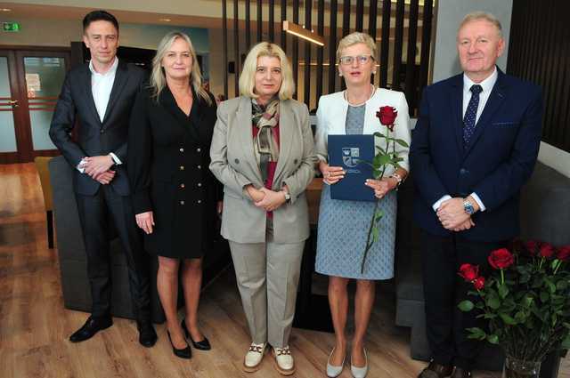 [FOTO] Nagrodzono świdnickich nauczycieli i dyrektorów placówek oświatowych. Kto został wyróżniony?
