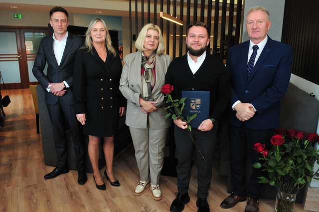[FOTO] Nagrodzono świdnickich nauczycieli i dyrektorów placówek oświatowych. Kto został wyróżniony?