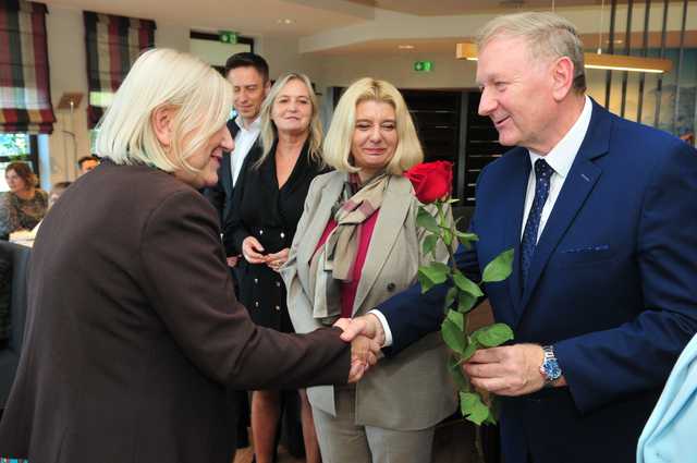 [FOTO] Nagrodzono świdnickich nauczycieli i dyrektorów placówek oświatowych. Kto został wyróżniony?