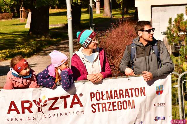 [DUŻO ZDJĘĆ] Ponad 300 biegaczy wystartowało w VII Aryzta Półmaratonie i Biegu Piekarza