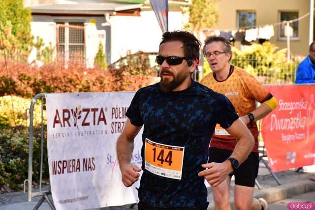 [DUŻO ZDJĘĆ] Ponad 300 biegaczy wystartowało w VII Aryzta Półmaratonie i Biegu Piekarza