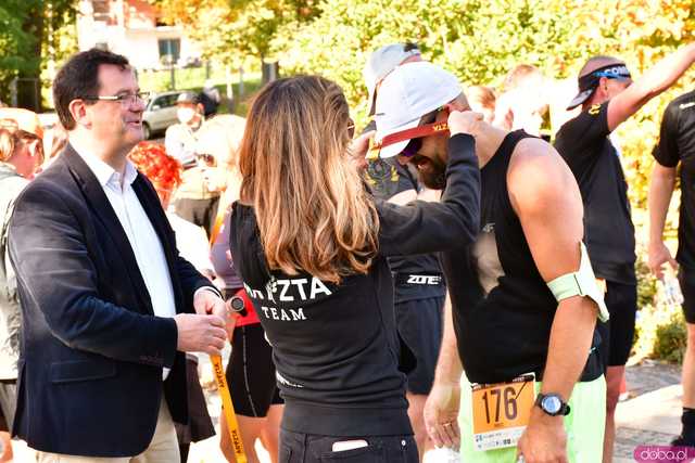 [DUŻO ZDJĘĆ] Ponad 300 biegaczy wystartowało w VII Aryzta Półmaratonie i Biegu Piekarza