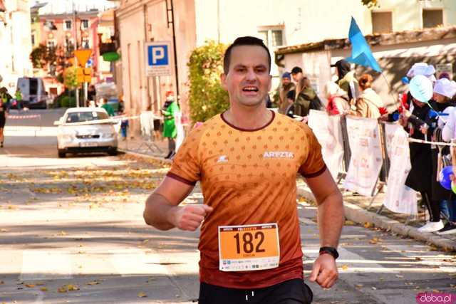 [DUŻO ZDJĘĆ] Ponad 300 biegaczy wystartowało w VII Aryzta Półmaratonie i Biegu Piekarza