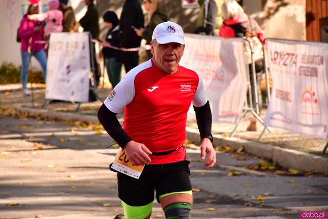[DUŻO ZDJĘĆ] Ponad 300 biegaczy wystartowało w VII Aryzta Półmaratonie i Biegu Piekarza