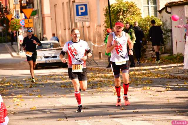 [DUŻO ZDJĘĆ] Ponad 300 biegaczy wystartowało w VII Aryzta Półmaratonie i Biegu Piekarza