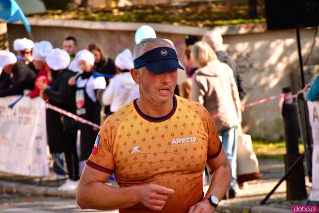 [DUŻO ZDJĘĆ] Ponad 300 biegaczy wystartowało w VII Aryzta Półmaratonie i Biegu Piekarza