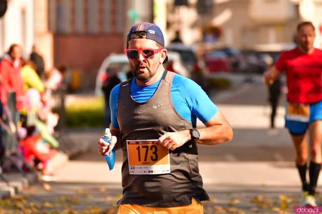 [DUŻO ZDJĘĆ] Ponad 300 biegaczy wystartowało w VII Aryzta Półmaratonie i Biegu Piekarza