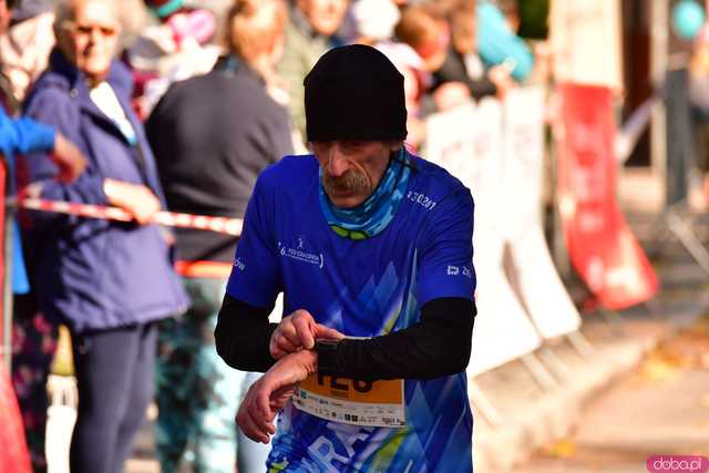 [DUŻO ZDJĘĆ] Ponad 300 biegaczy wystartowało w VII Aryzta Półmaratonie i Biegu Piekarza