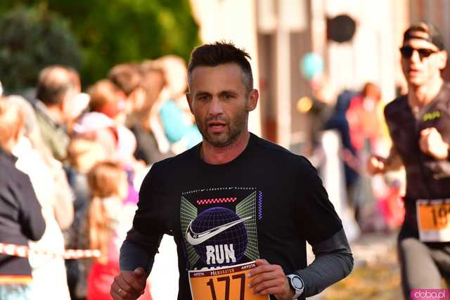[DUŻO ZDJĘĆ] Ponad 300 biegaczy wystartowało w VII Aryzta Półmaratonie i Biegu Piekarza