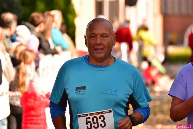 [DUŻO ZDJĘĆ] Ponad 300 biegaczy wystartowało w VII Aryzta Półmaratonie i Biegu Piekarza